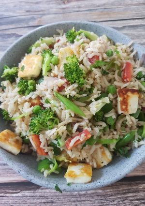 બ્રાઉન રાઈસ પુલાવ (Brown Rice Pulao Recipe In Gujarati) રેસીપી મુખ્ય ફોટો