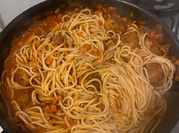 Una foto de spaguetti huevo