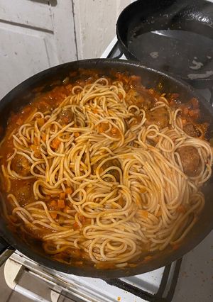 Una foto de Spaghetti con tuco de albóndigas