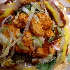 A picture of Chicken tikka salad.