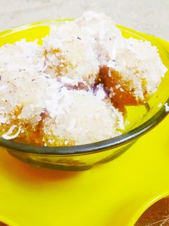 कोकोनट लड्डू (Coconut laddu recipe in hindi) रेसिपी मुख्य फोटो
