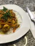 Camarones al curry con crema de coco