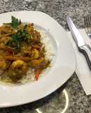 Camarones al curry con crema de coco