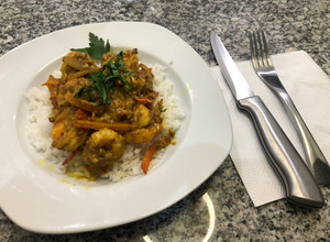 Una foto de Camarones al curry con crema de coco