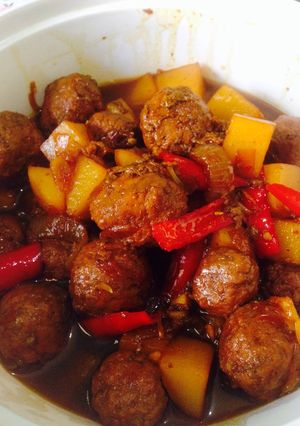 Foto resep Semur bola2 daging isi telur puyuh dan kentang