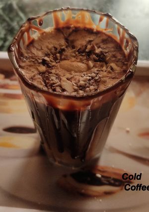 कोल्ड कॉफी (Cold coffee recipe in hindi) रेसिपी मुख्य फोटो