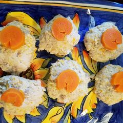 A picture of Gefilte fish balls.
