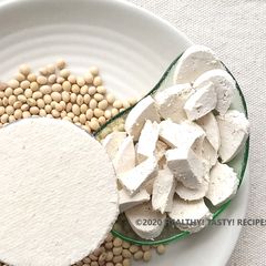 Soya Paneer (Tofu) A picture of Soya Paneer (Tofu).
