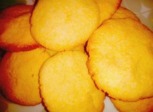 Una foto de Galletitas de polenta y naranja!! SIN TACC!! 👌👍👍❤