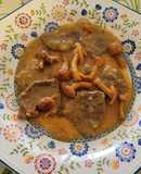 Fricandó de ternera con variado de setas. Plato de la cocina Catalana