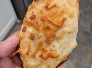 Una foto de pan de yuca sin huevo