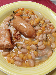 Una foto de Porotos con Motemei