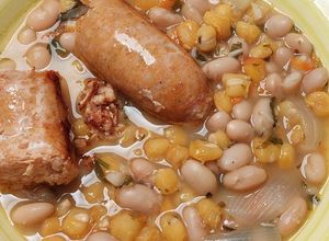 Una foto de Porotos con Motemei