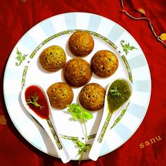 A picture of Green Rava Appe.