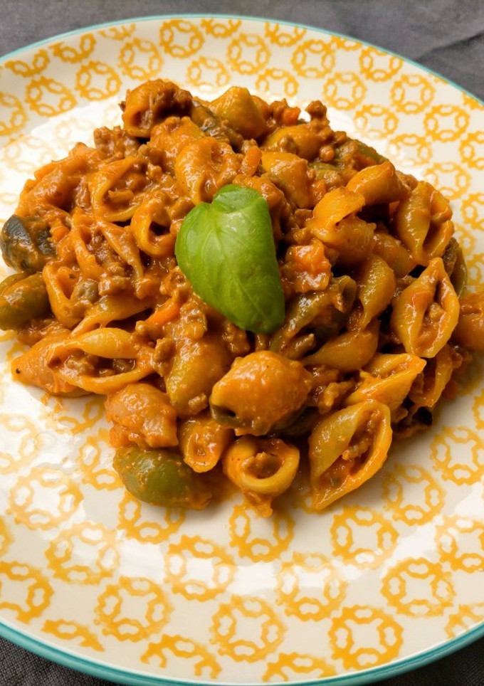 Una foto de Conchiglie con salsa boloñesa al Martini