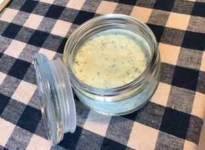 Une photo de Sauce crème au brocciu corse, oignon citron et persil