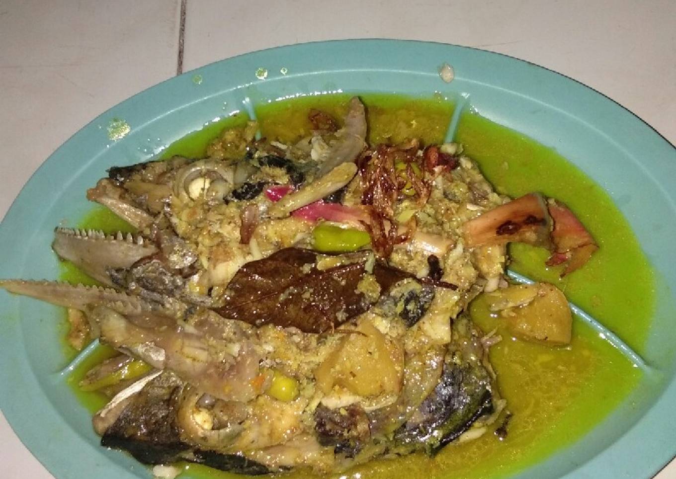 Kepala ikan tenggiri kuning