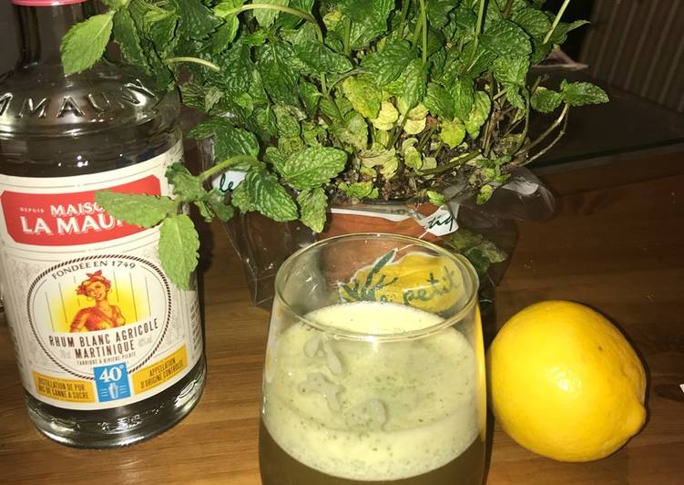 Cocktail lemon and mint