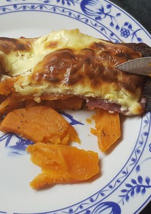 Sajtos-baconös édesburgonya recept fotója