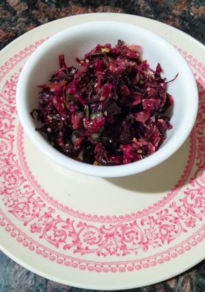 A picture of Chaulai/Amaranth dry sabzi with sesame seeds.