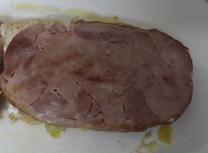 Una foto de Panini de pollo con yogur griego