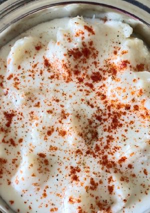 A picture of Dahi wada.