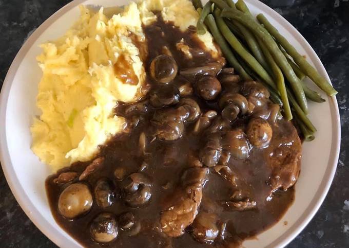 Slow cooked braising steak with mash and veg