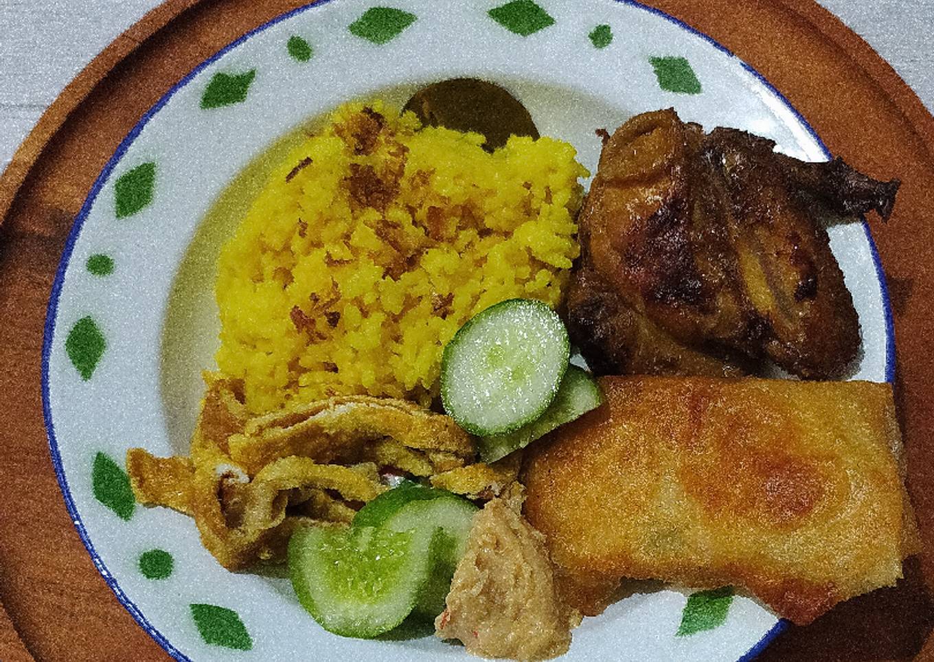 Nasi kuning dari sisa nasi kemarin