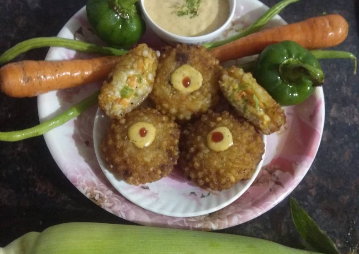 Creamy stuffed Maggi sabudana vada