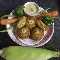 A picture of Creamy stuffed Maggi sabudana vada.