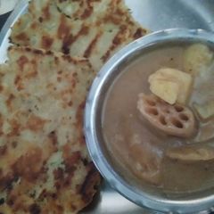 A picture of Rajgira roti and sabji.