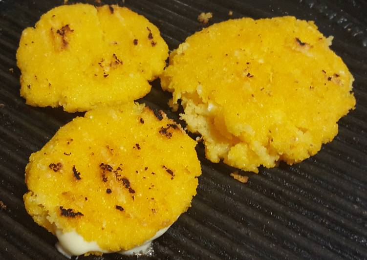 Steps to Prepare Super Quick Homemade Arepas con queso a mi manera