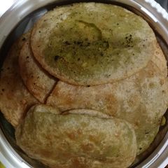 A picture of Green Peas Kachori.
