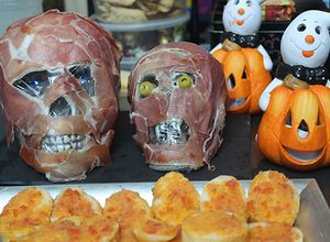 Foto principal de Calaveras con pan tomate