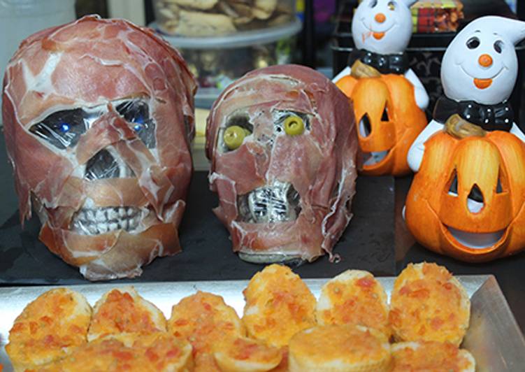 Calaveras con pan tomate