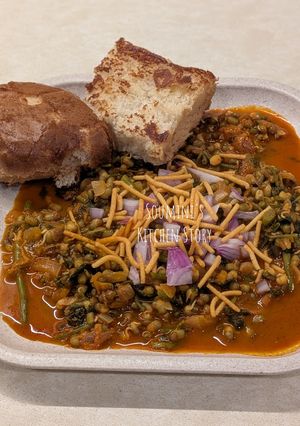A picture of Misal Pav.