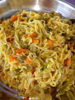 மேகி நூடுல்ஸ் (maggi noodles recipe in tamil) செய்முறை முக்கிய புகைப்படம்