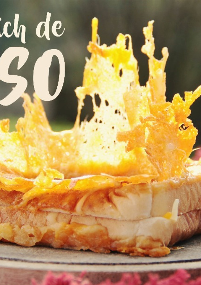 Una foto de Sándwich de queso flamígero