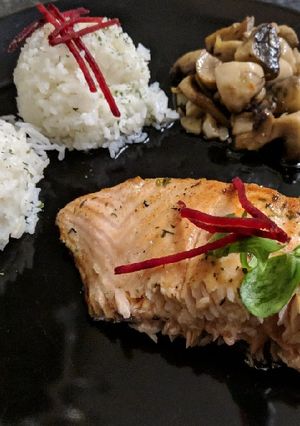 Grillezett lazac fokhagymás gombával recept fotója
