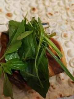 عکسی از دستور لقمه بادمجان سرخ شده و سبزی خوردن