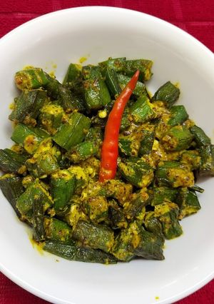A picture of Shorshe Bhindi or Okra in Mustard Paste.
