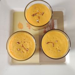 Mango lassi A picture of Mango lassi.