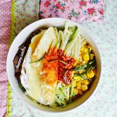 A picture of Korean Bibimbap (비빔밥).