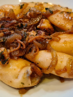 Una foto de Chipirones encebollados