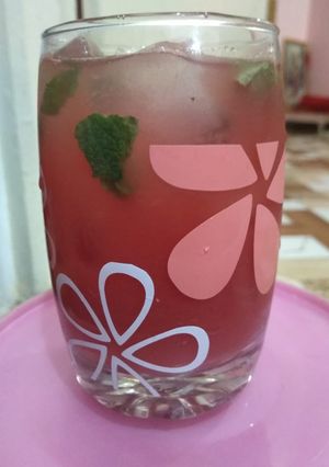 A picture of Watermelon lemonade.