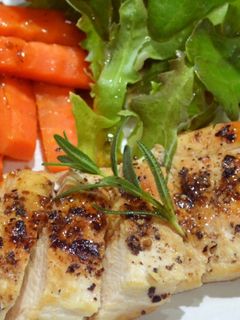 รูปของ สลัดอกไก่ย่างพริกไทยดำ(สเต็กไก่)