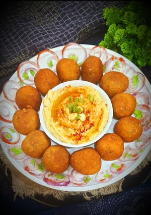 ફ્લાફલ વીથ હમસ (Falafel With Hummus Recipe In Gujarati) રેસીપી મુખ્ય ફોટો