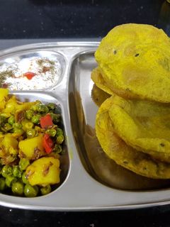 हरी पीली सब्जी पूरी रेसिपी मुख्य फोटो