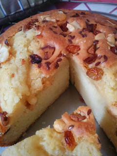 A picture of Simple dry fruit cake.