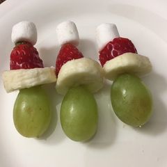 A picture of Grinch kabobs.